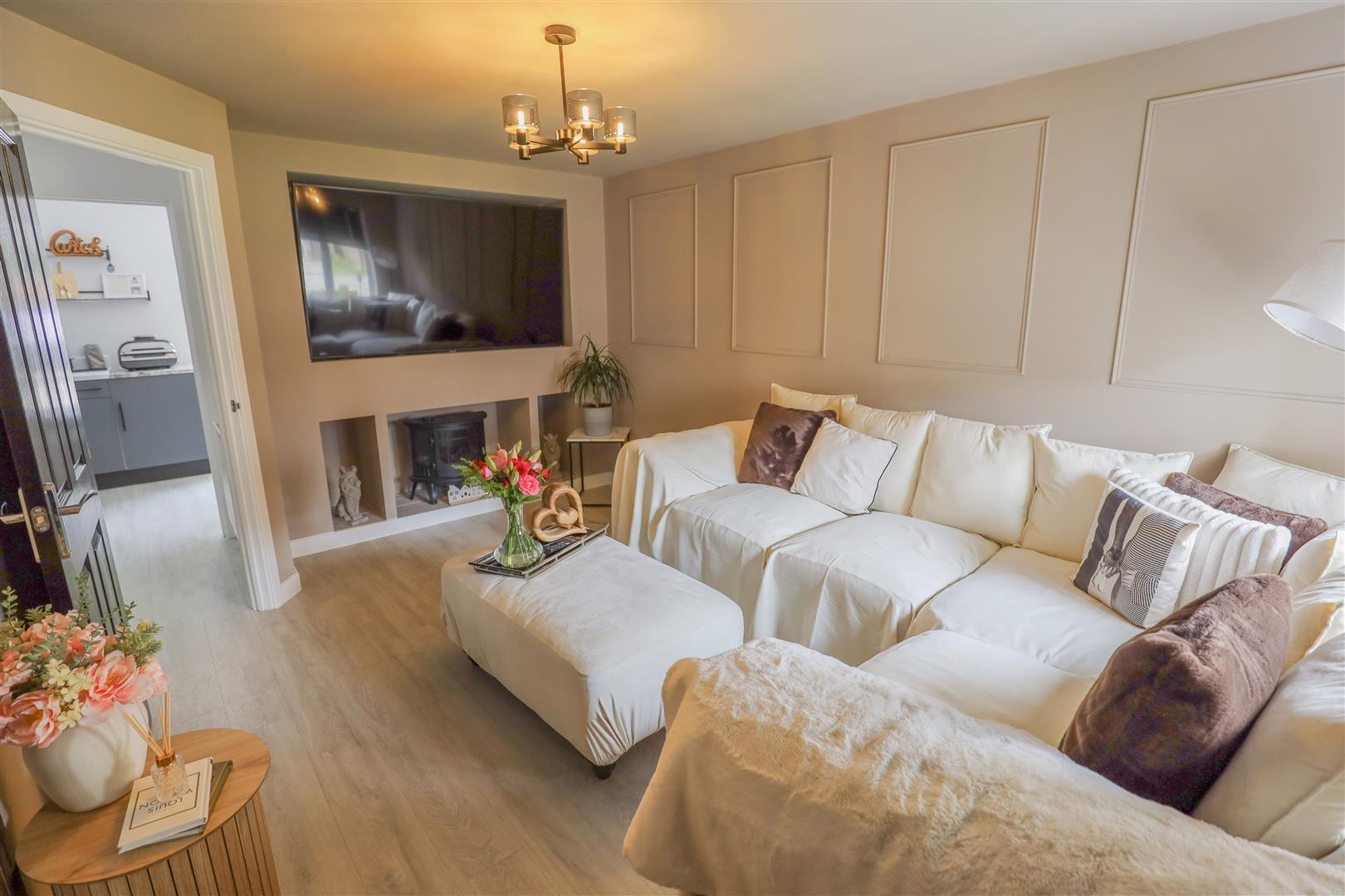 65 Plasnewydd Walk, Llantwit Major, Vale of Glamorgan, CF61 2YW